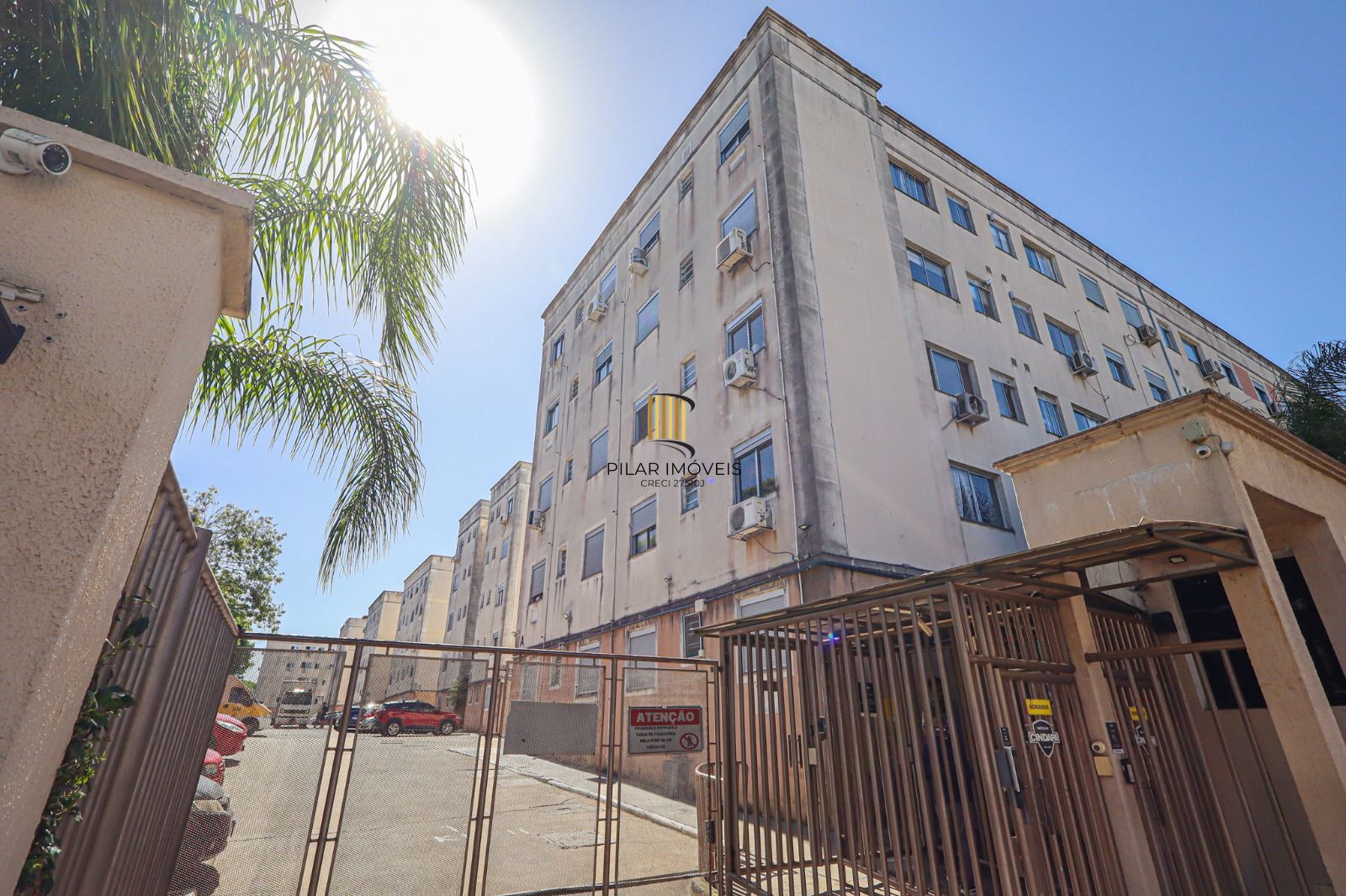 Apartamento Semimobiliado à Venda em Porto Alegre, RS