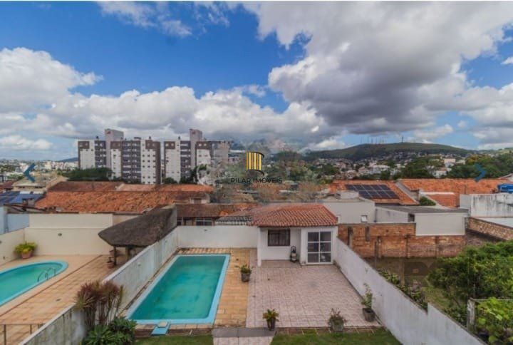 Casa 4 dormitórios no bairro Santo Antônio
