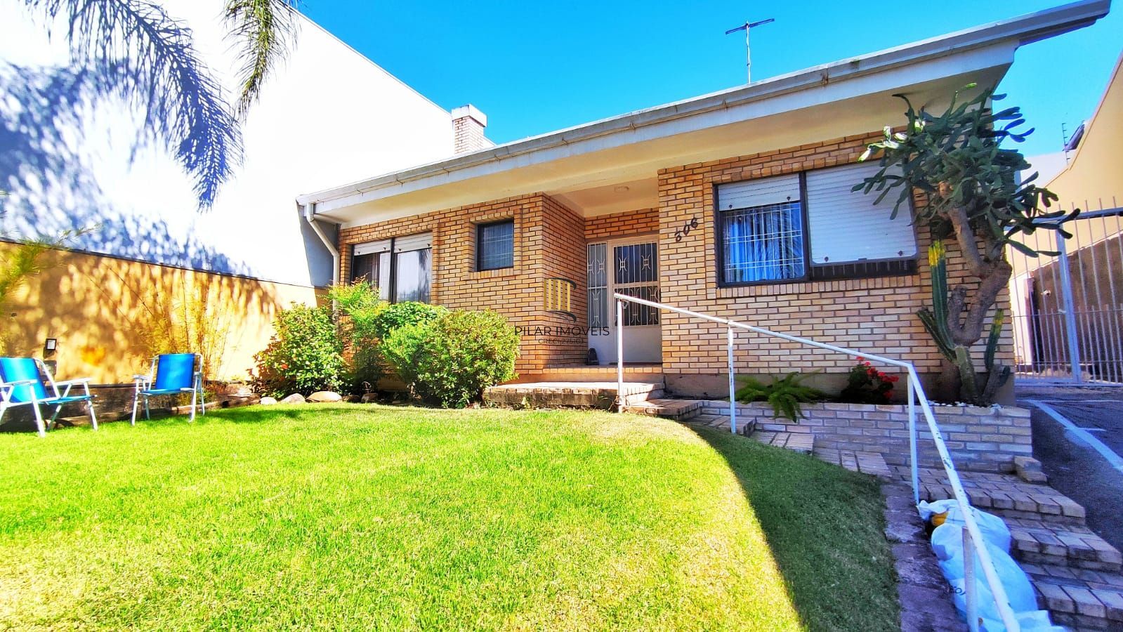 Casa com 4 Quartos e 2 banheiros e  2 Suites à Venda, 153 m² por R$ 990.000 - Pilar Imóveis