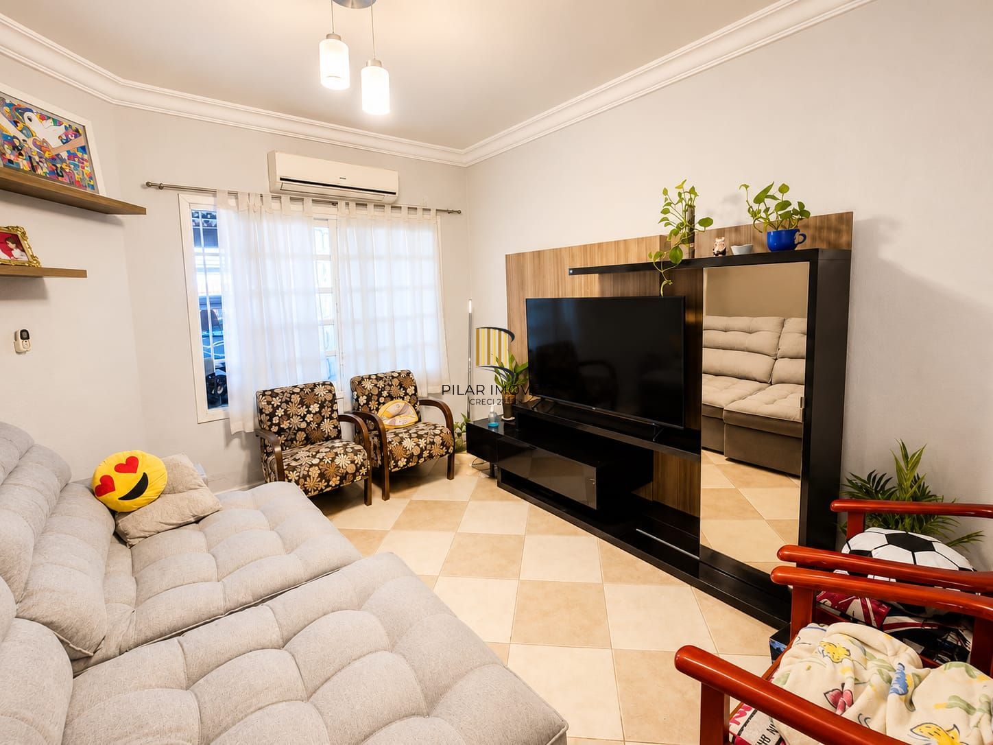 Casa 03 dormitórios no bairro Guarujá em Porto Alegre