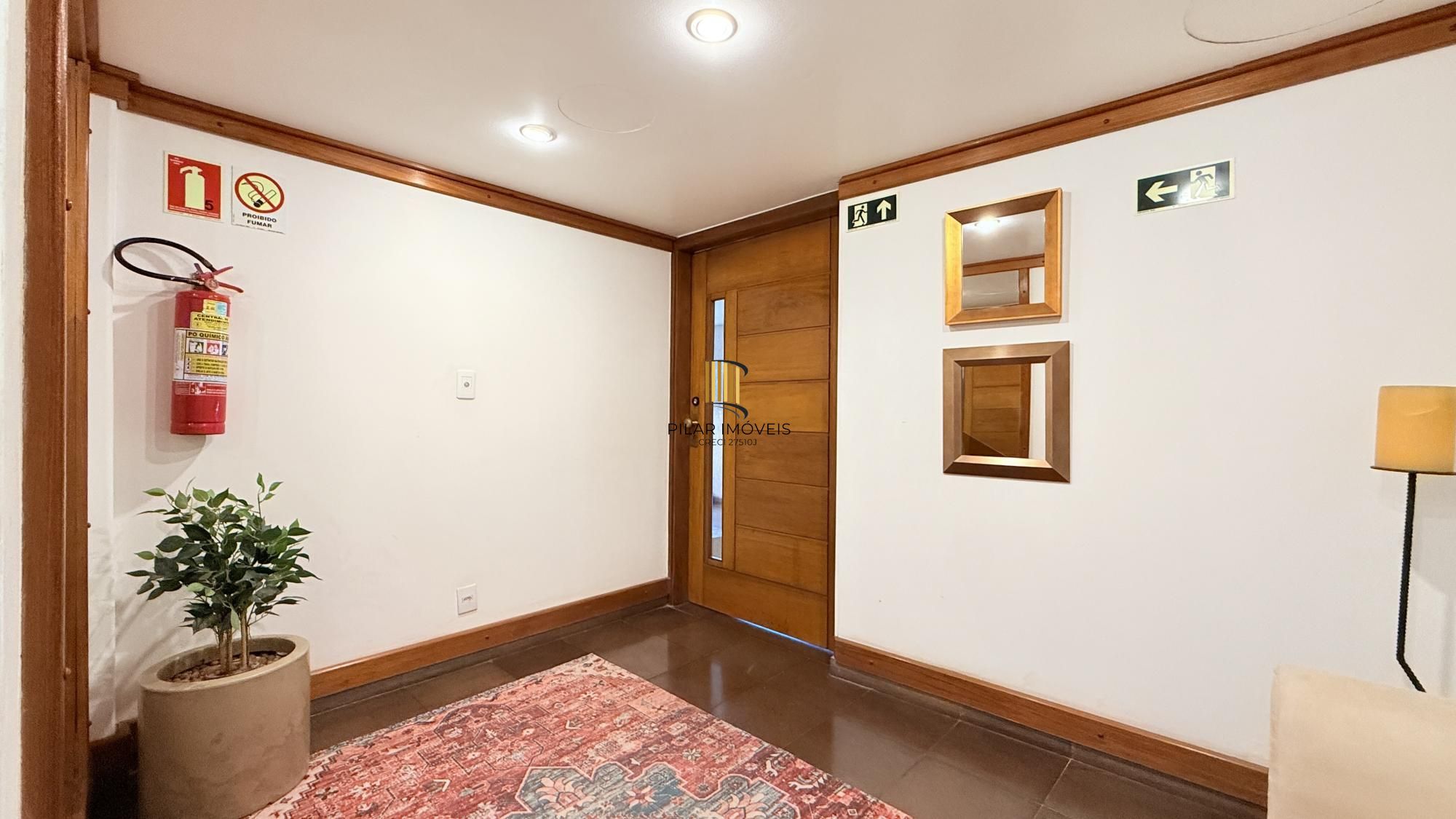 Cobertura Semimobiliada com Vista Panorâmica em Porto Alegre