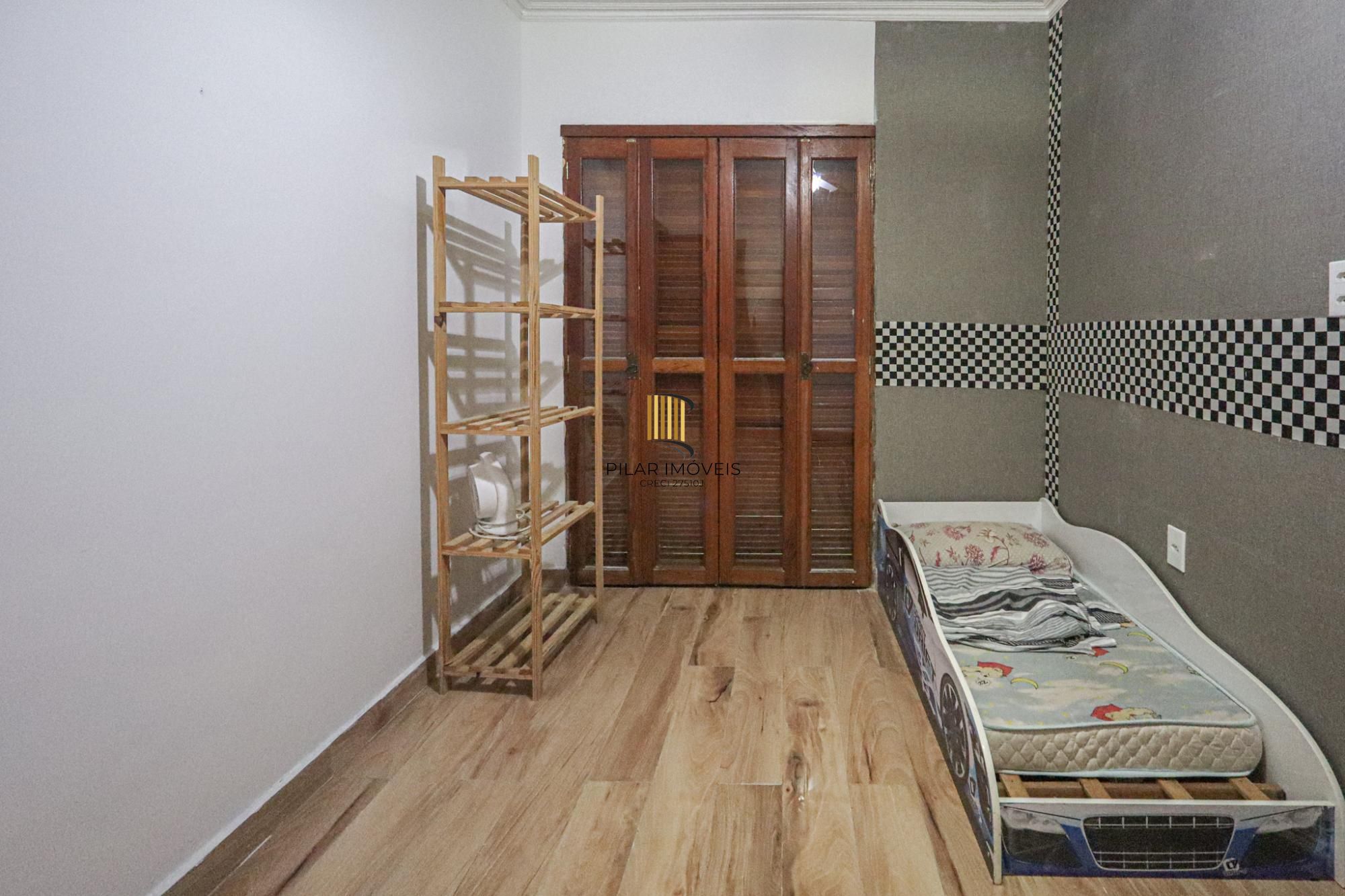 Casa semi mobiliada, 4 dormitórios no Bairro Jardim Sabará
