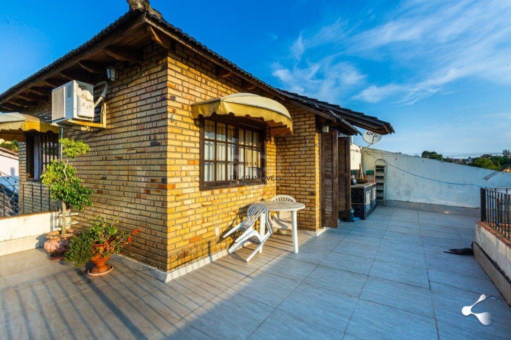 Casa para Venda - 231.27m², 3 dormitórios, sendo 1 suites, 3 vagas - Cristal