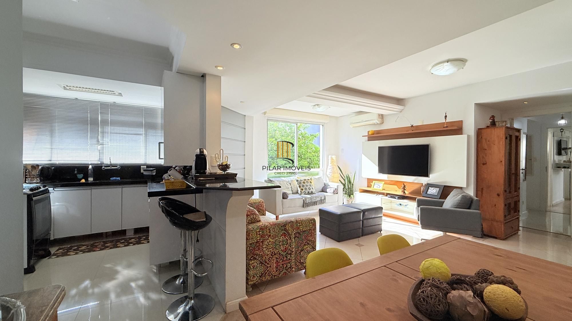 Cobertura Semimobiliada com Vista Panorâmica em Porto Alegre