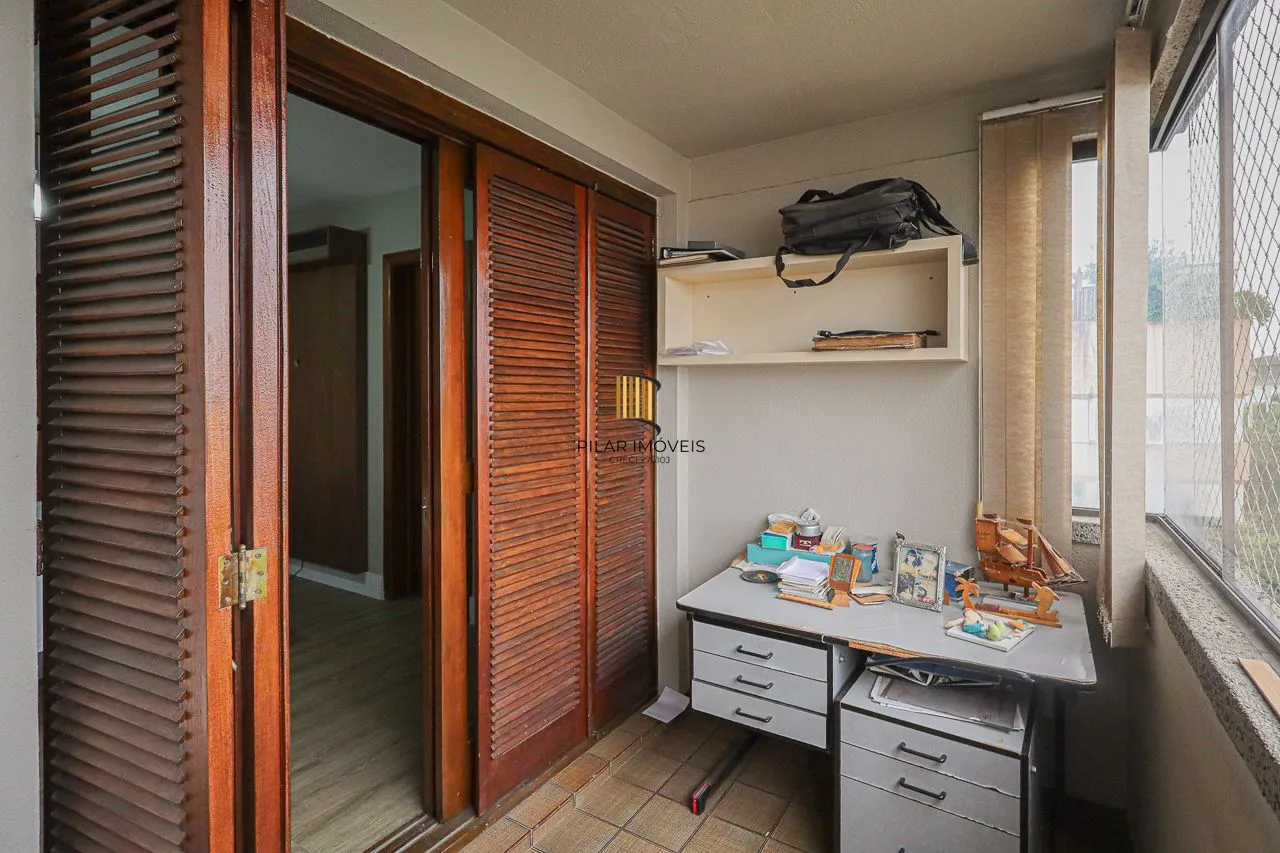 Apartamento cobertura de 03 dormitórios com opção de 05, 03 garagens. Bairro Higienópolis