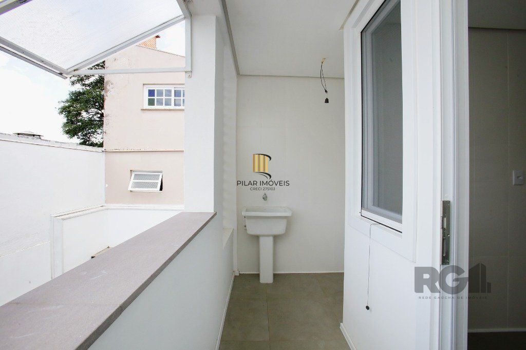 Sobrado 2 dormitórios no bairro Jardim Sabará