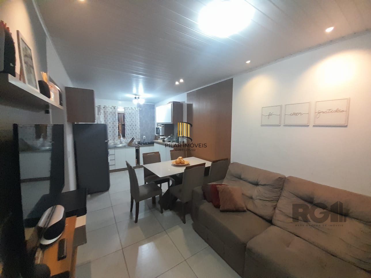 Casa para Venda - 272m², 3 dormitórios, sendo 1 suites, 2vagas - Porto Verde