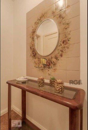 Casa com 04 dormitórios no Bairro Chacara das Pedras Porto Alegre