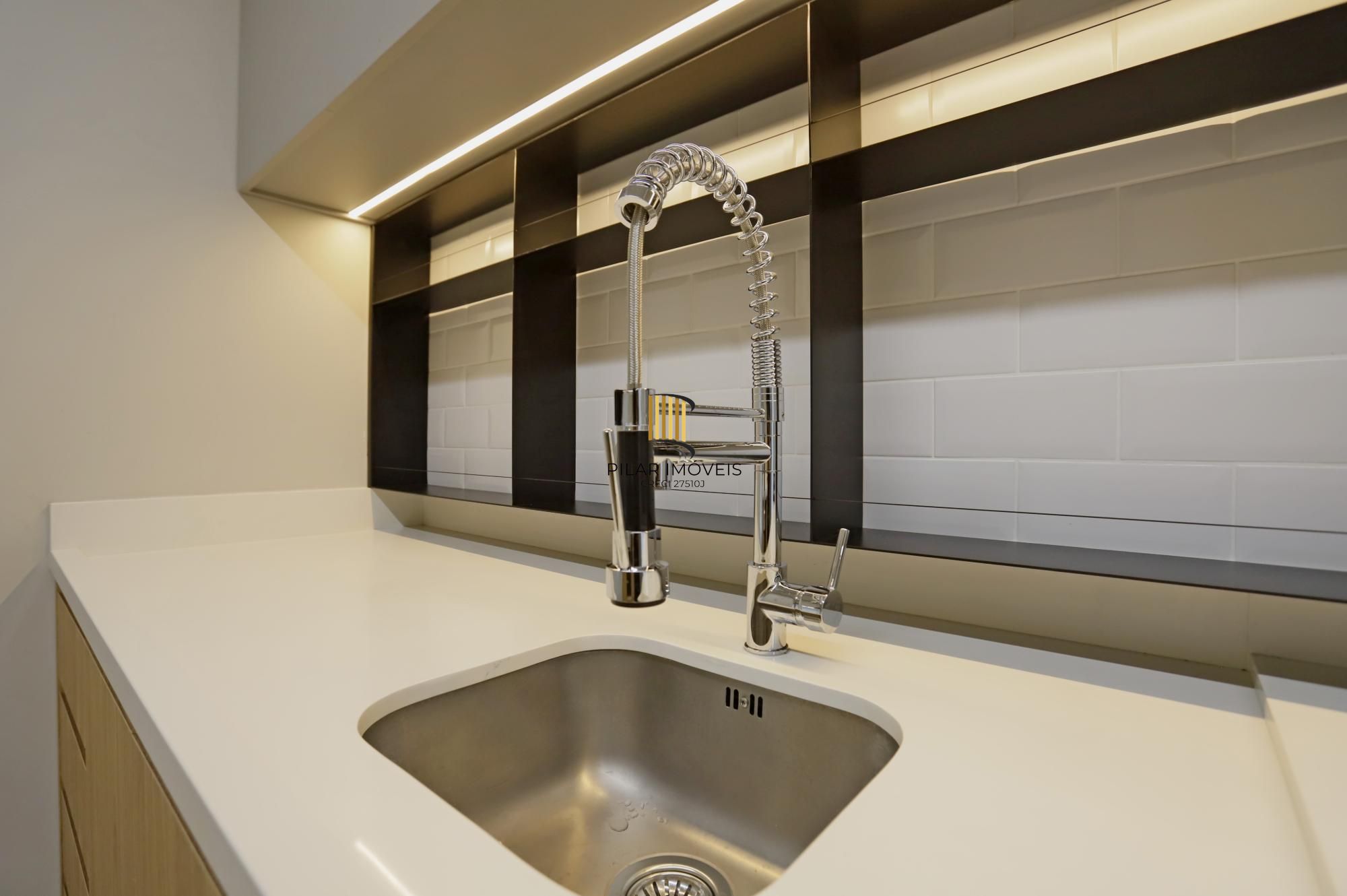 Apartamento 03 dormitórios revitalizado no Moinhos de Vento em Porto Alegre.