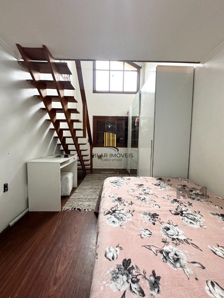 Casa 3 dormitórios no bairro Igara