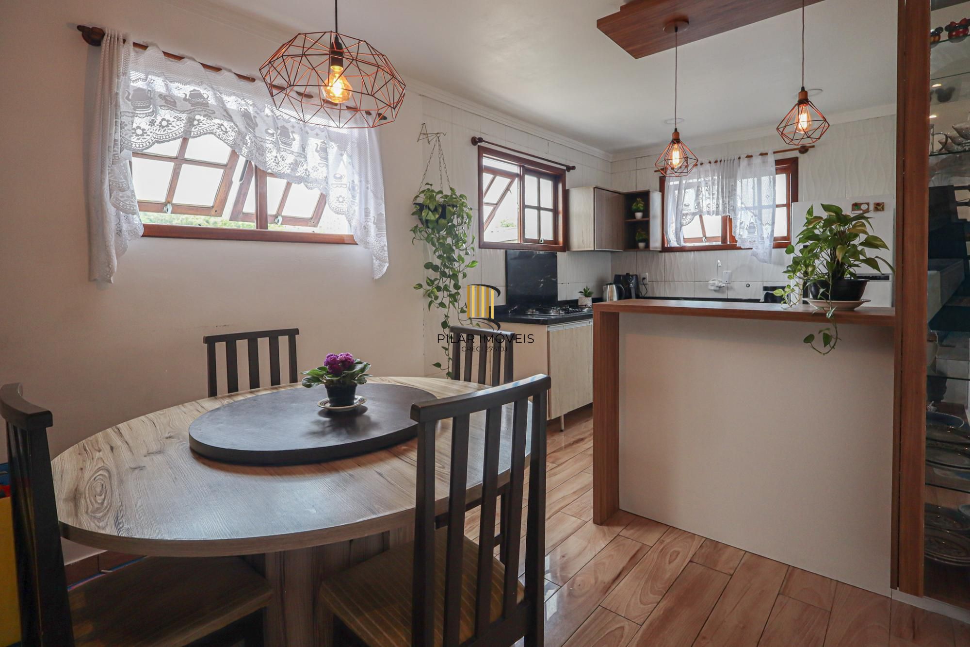 Casa semi mobiliada, 4 dormitórios no Bairro Jardim Sabará