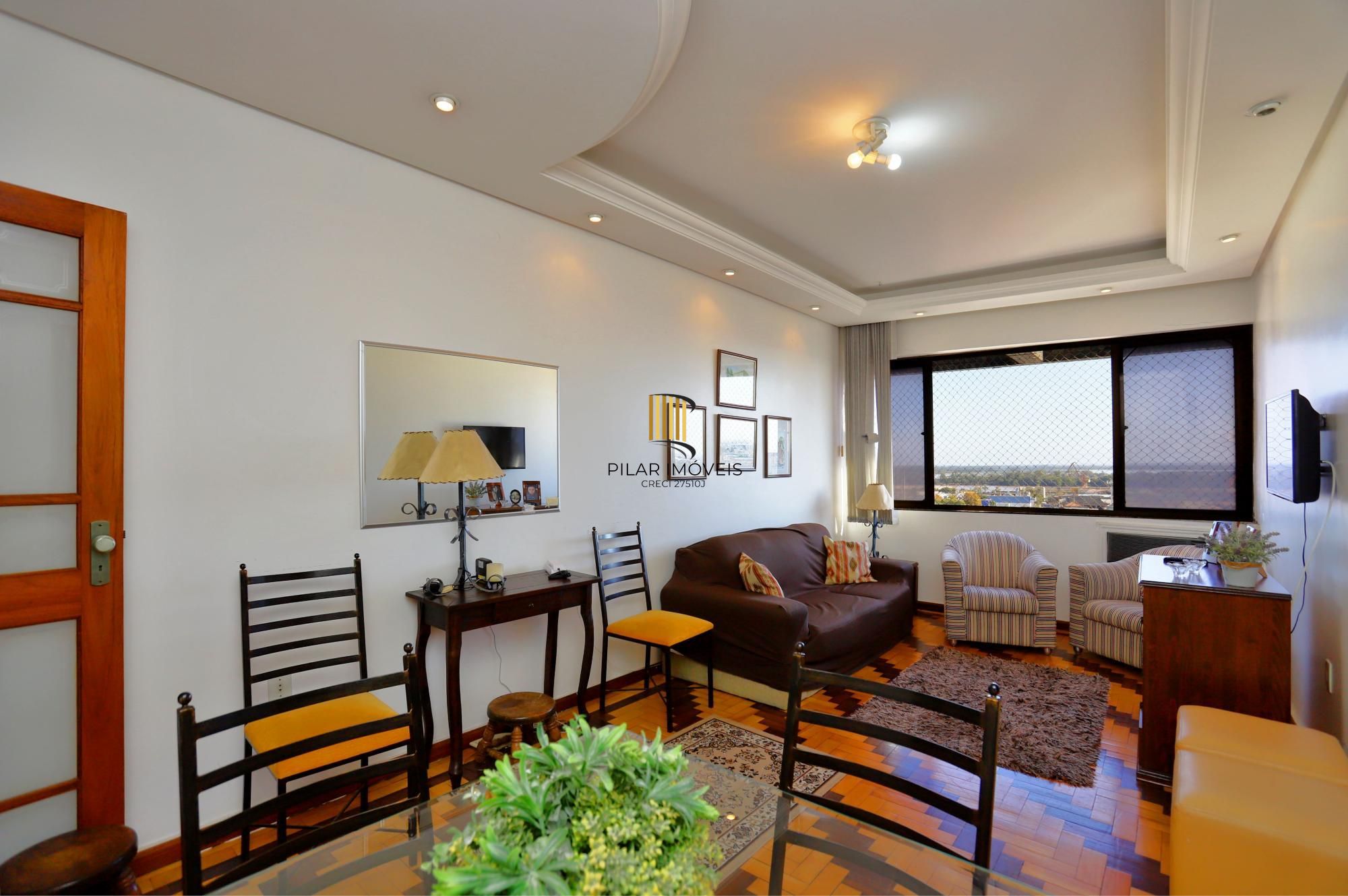 Apartamento super iluminado e arejado,  com hall de entrada , living amplo com 02 ambientes , 02 dormitórios, sendo uma suíte , banheiro  social com ventilação externa e cozinha mobiliada