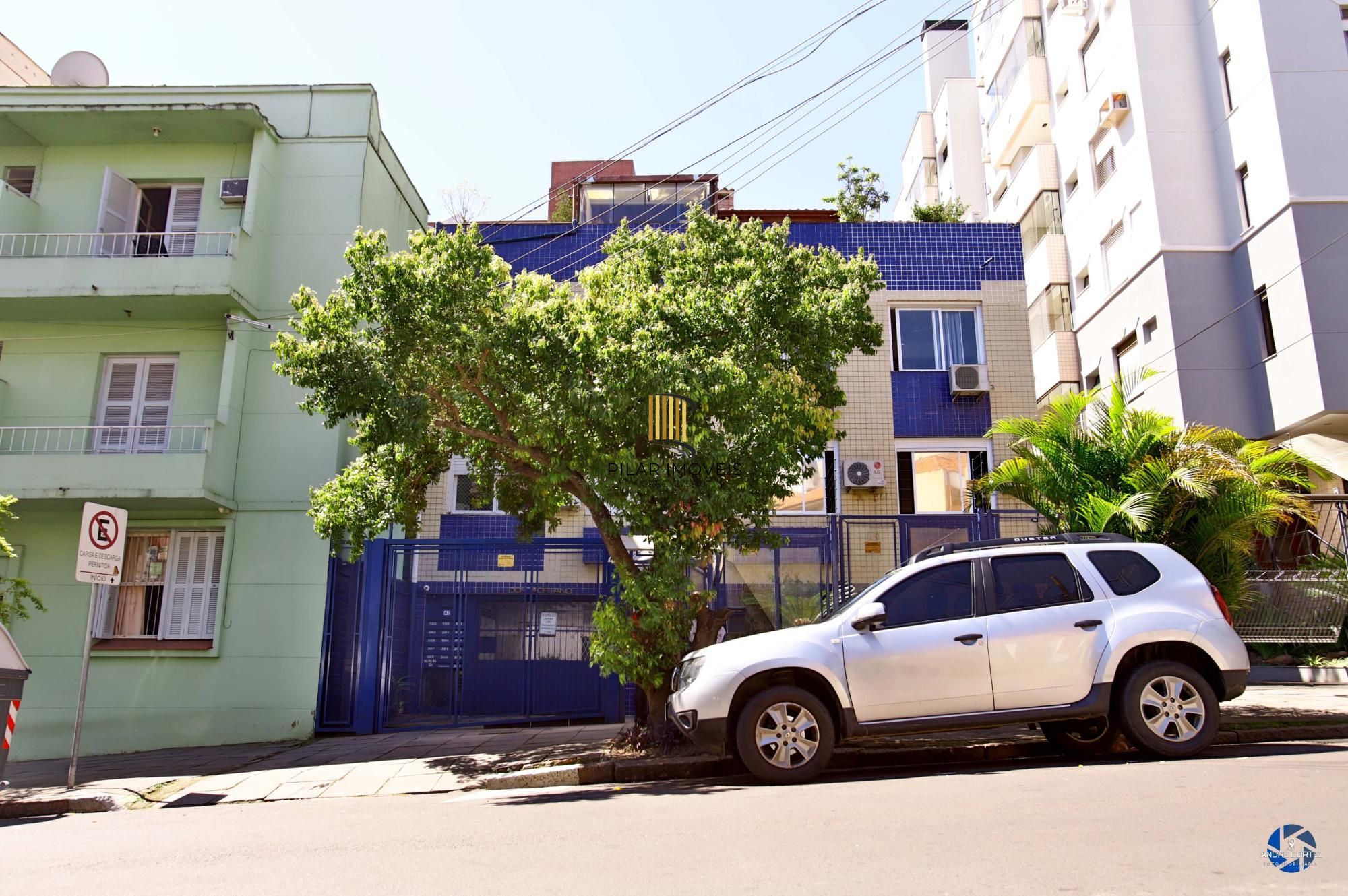 Vende cobertura: Piso inferior:  02 dormitórios, 02 banheiros, living 2 ambientes, cozinha americana.