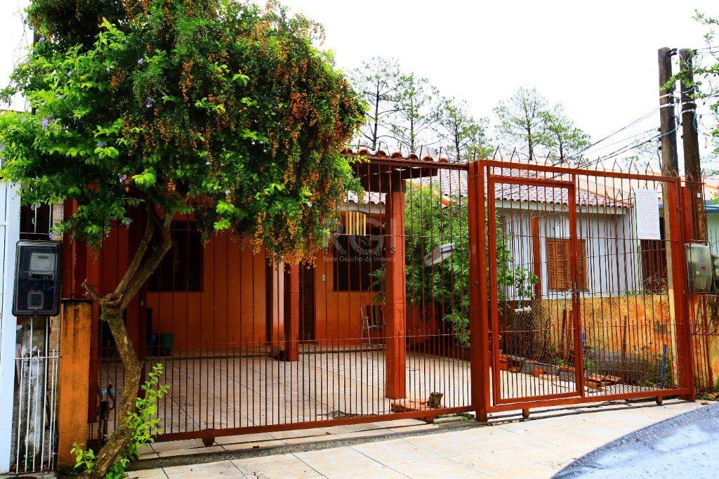 Casa 2 dormitórios no bairro Hípica
