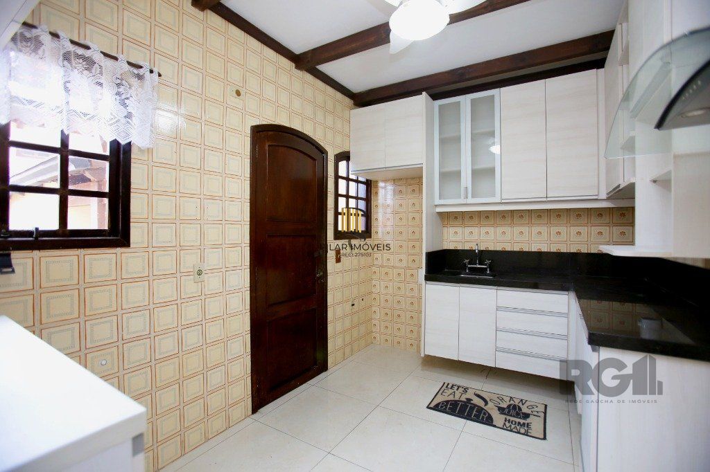 Casa de Condomínio 3 dormitórios no bairro Cristal
