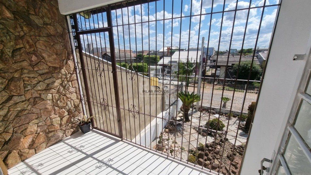 Casa estilo sobrado no Bairro Sarandi em Porto Alegre