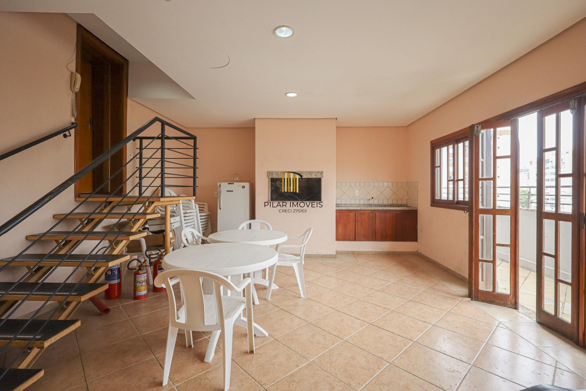 Sala comercial - com portaria / recepção e elevador semimobiliado