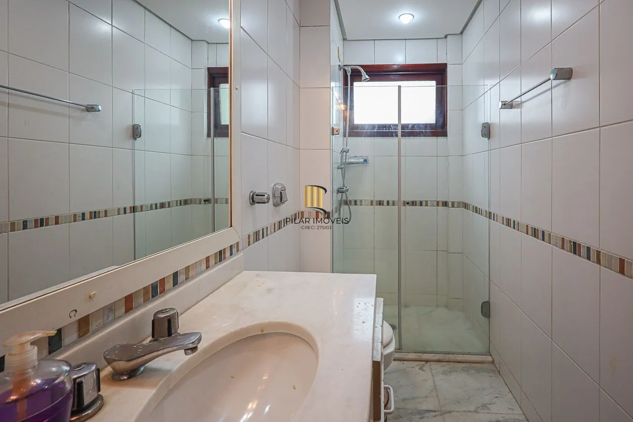 Apartamento cobertura de 03 dormitórios com opção de 05, 03 garagens. Bairro Higienópolis