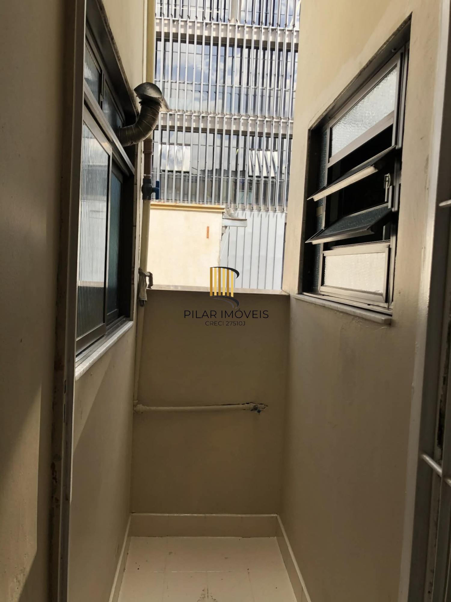 Predio residencial sendo uma cobertura e mais 03 apartamentos