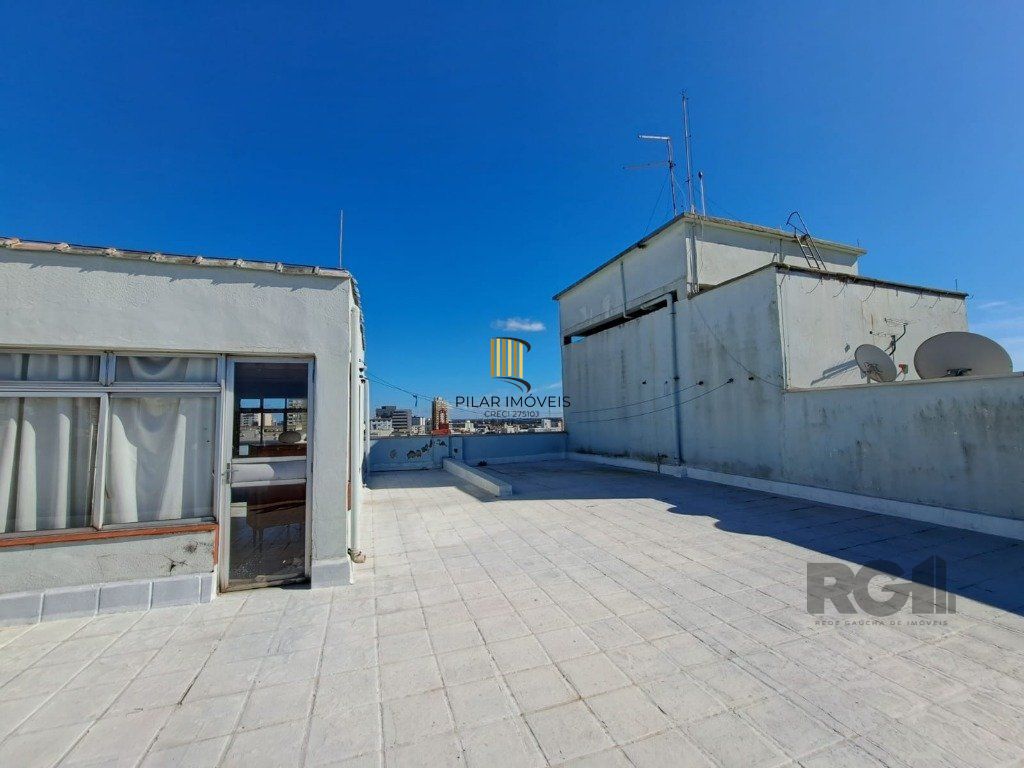 Vendo excelente cobertura com vista cinematografia, no Bairro Floresta.