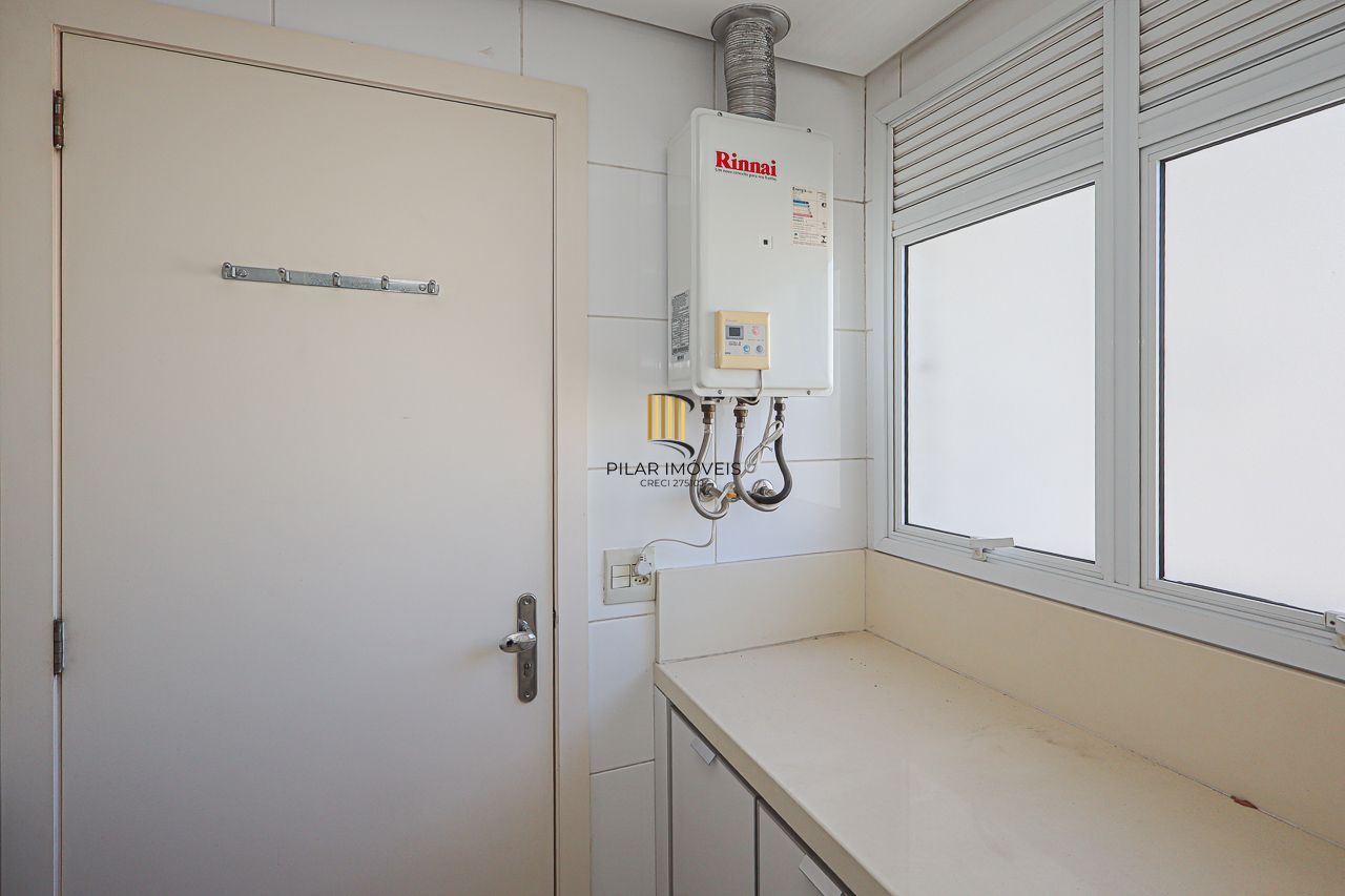 Apartamento de 3 quartos, 3 suítes, com 02 garagens individuais no Bairro Petrópolis, próximo a Encol.