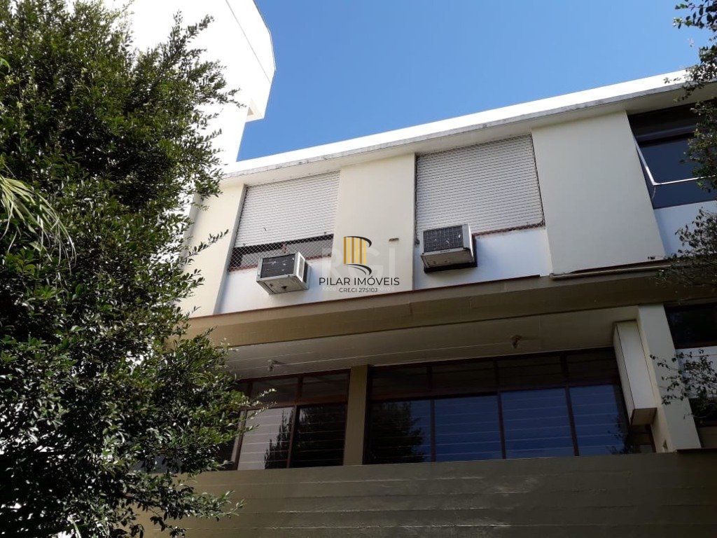 Casa para Venda - 385m², 5 dormitórios, sendo 1 suites, 4 vagas - Petrópolis