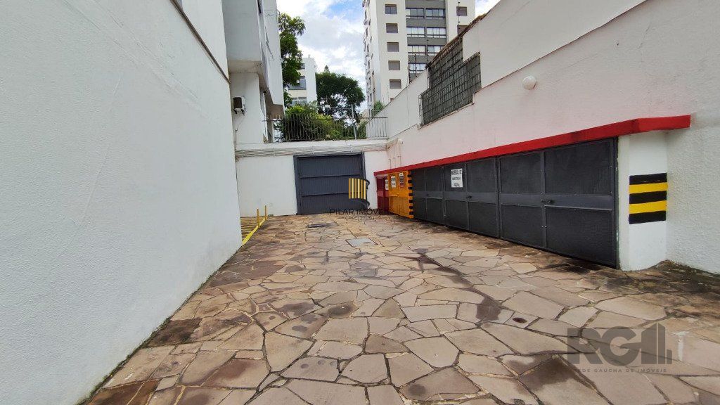Cobertura no Bairro Petrópolis, 3 dorm., 1 suíte, 2 vagas.