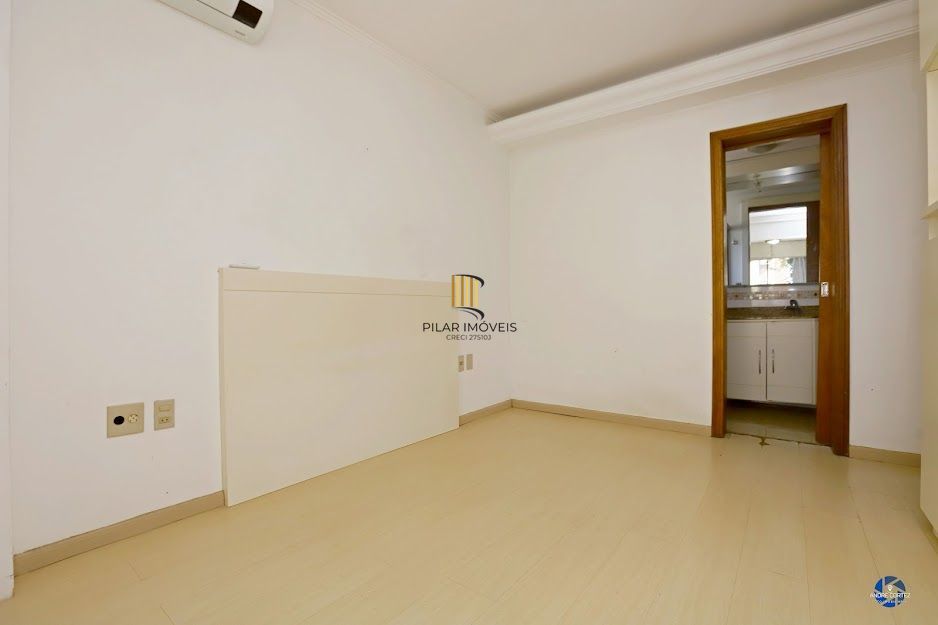 Apartamento semi mobiliado com churrasqueira e 02 garagens no Menino Deus em Porto Alegre