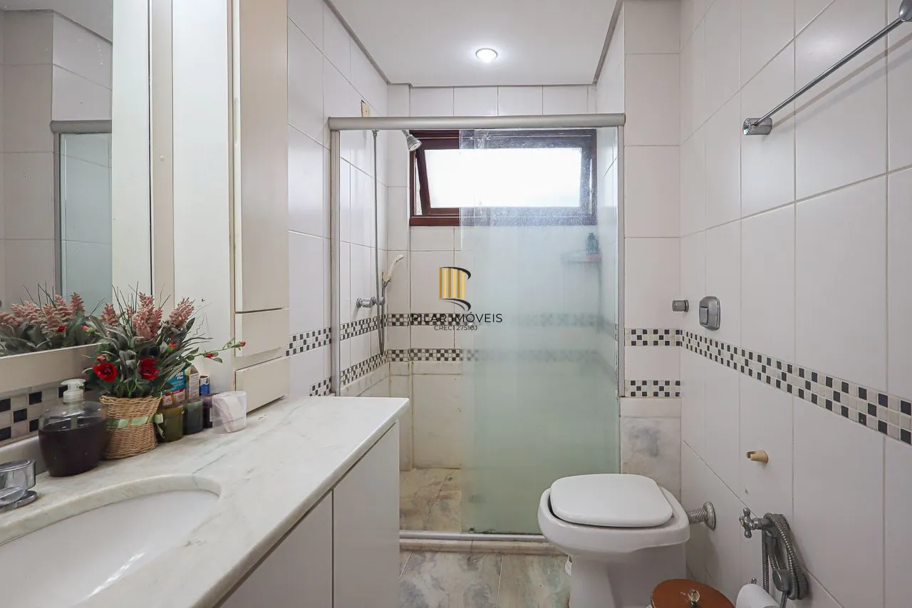 Apartamento cobertura de 03 dormitórios com opção de 05, 03 garagens. Bairro Higienópolis