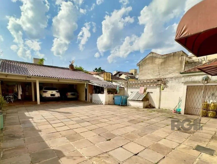 Casa sobrado no Partenon de 5 dormitórios 