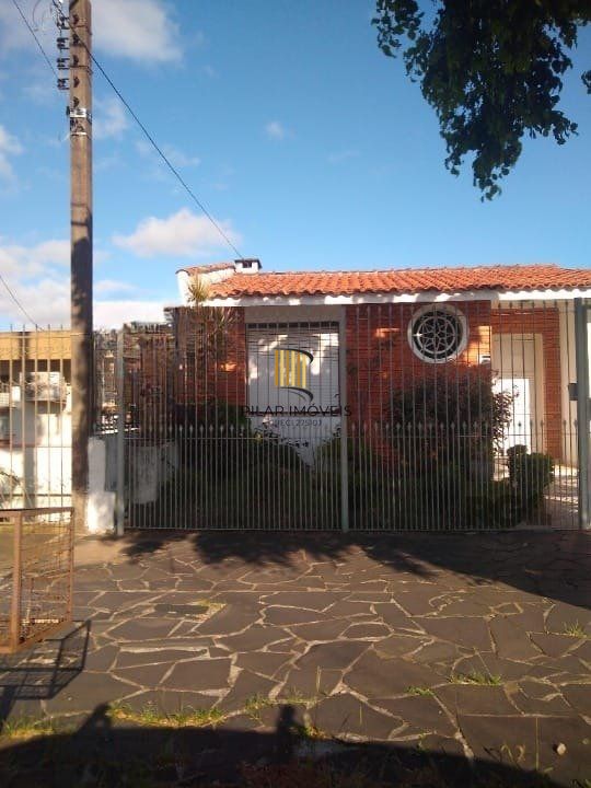 Casa 4 dormitórios no bairro Santo Antônio