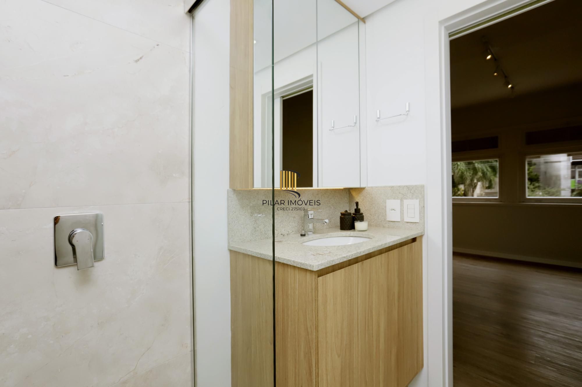 Apartamento 03 dormitórios revitalizado no Moinhos de Vento em Porto Alegre.