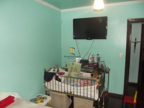 Casa com 03 quartos em terreno de 13:20 x 7501, no bairro Medianeira