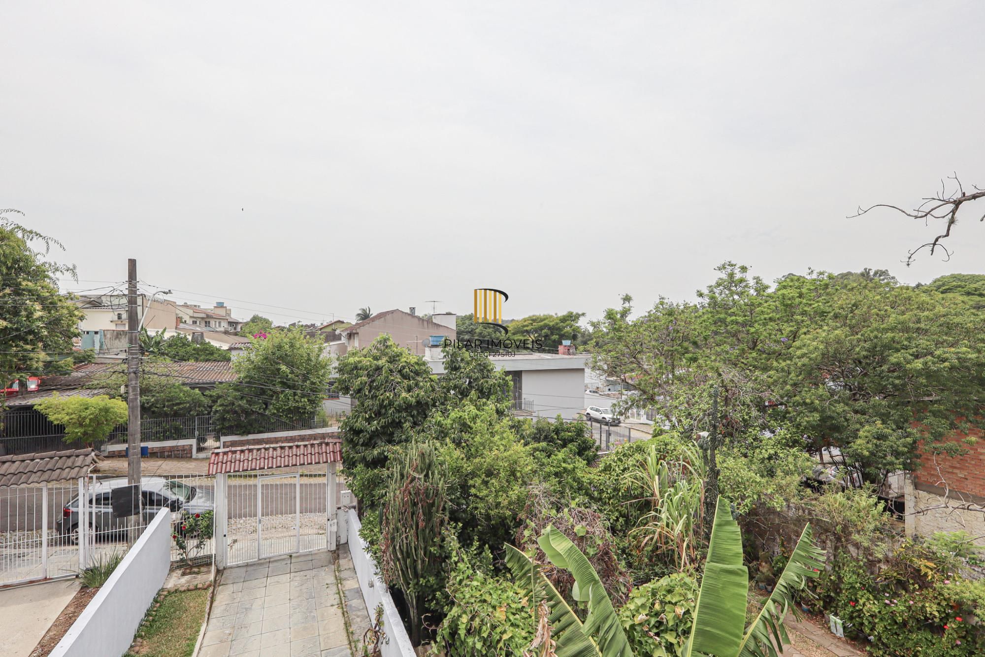 Casa semi mobiliada, 4 dormitórios no Bairro Jardim Sabará
