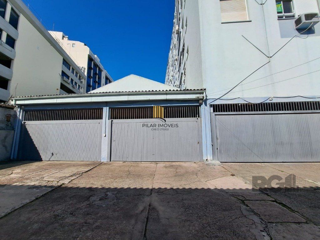 Vendo excelente cobertura com vista cinematografia, no Bairro Floresta.