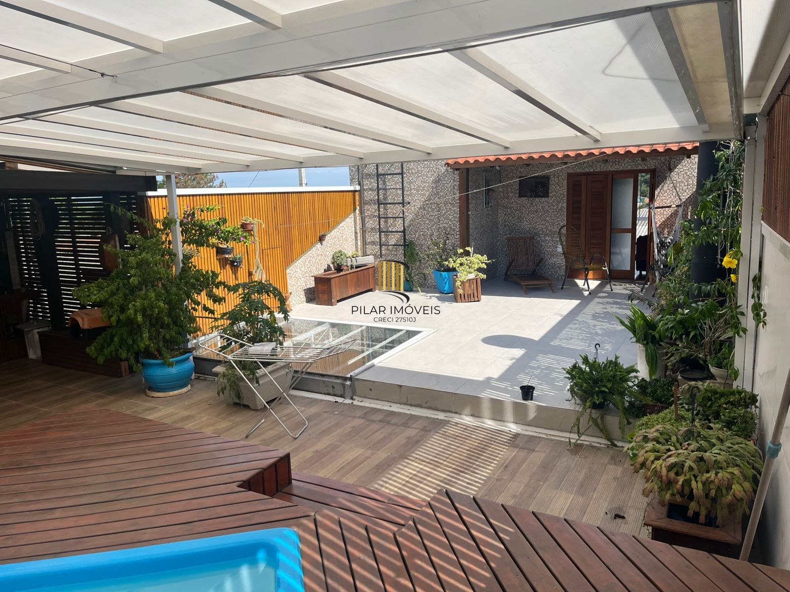 Vendo casa com piscina na Lomba do Pinheiro - Pilar Imóveis