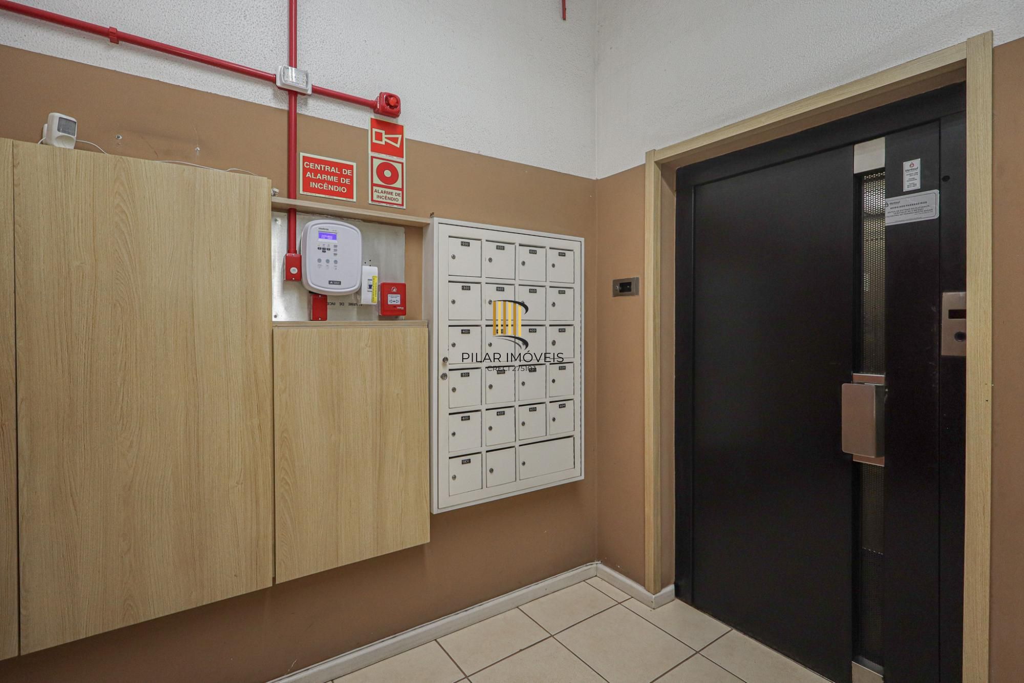 Sala comercial - com portaria / recepção e elevador semimobiliado