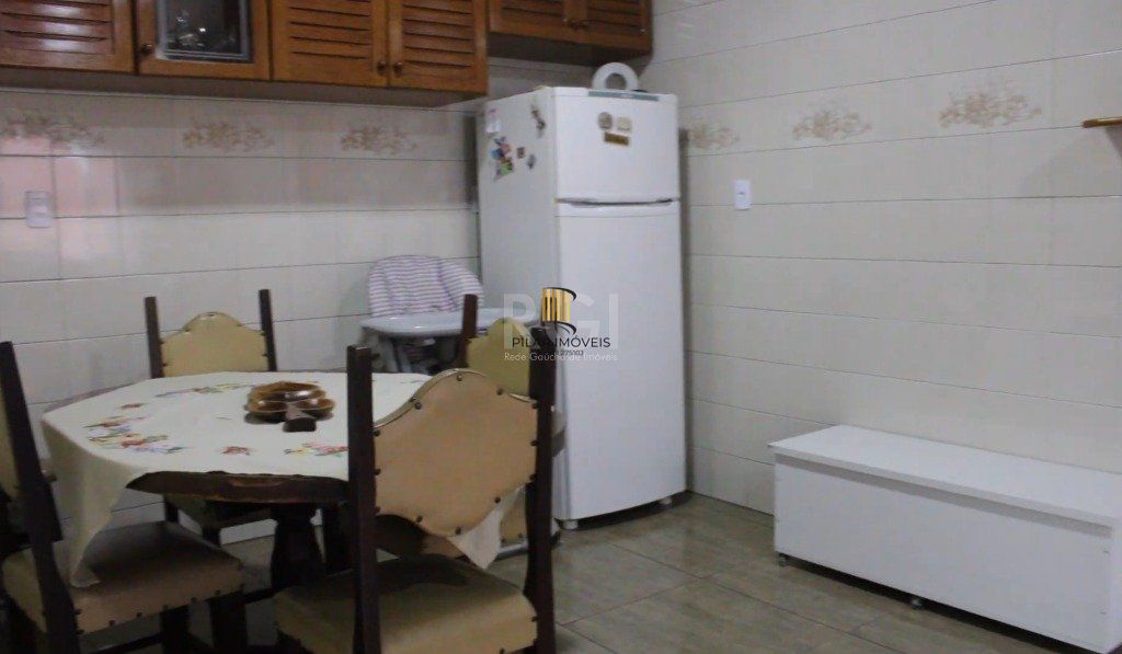 Casa para Venda - 300m², 5 dormitórios, sendo 2 suites, 4 vagas - Bela Vista