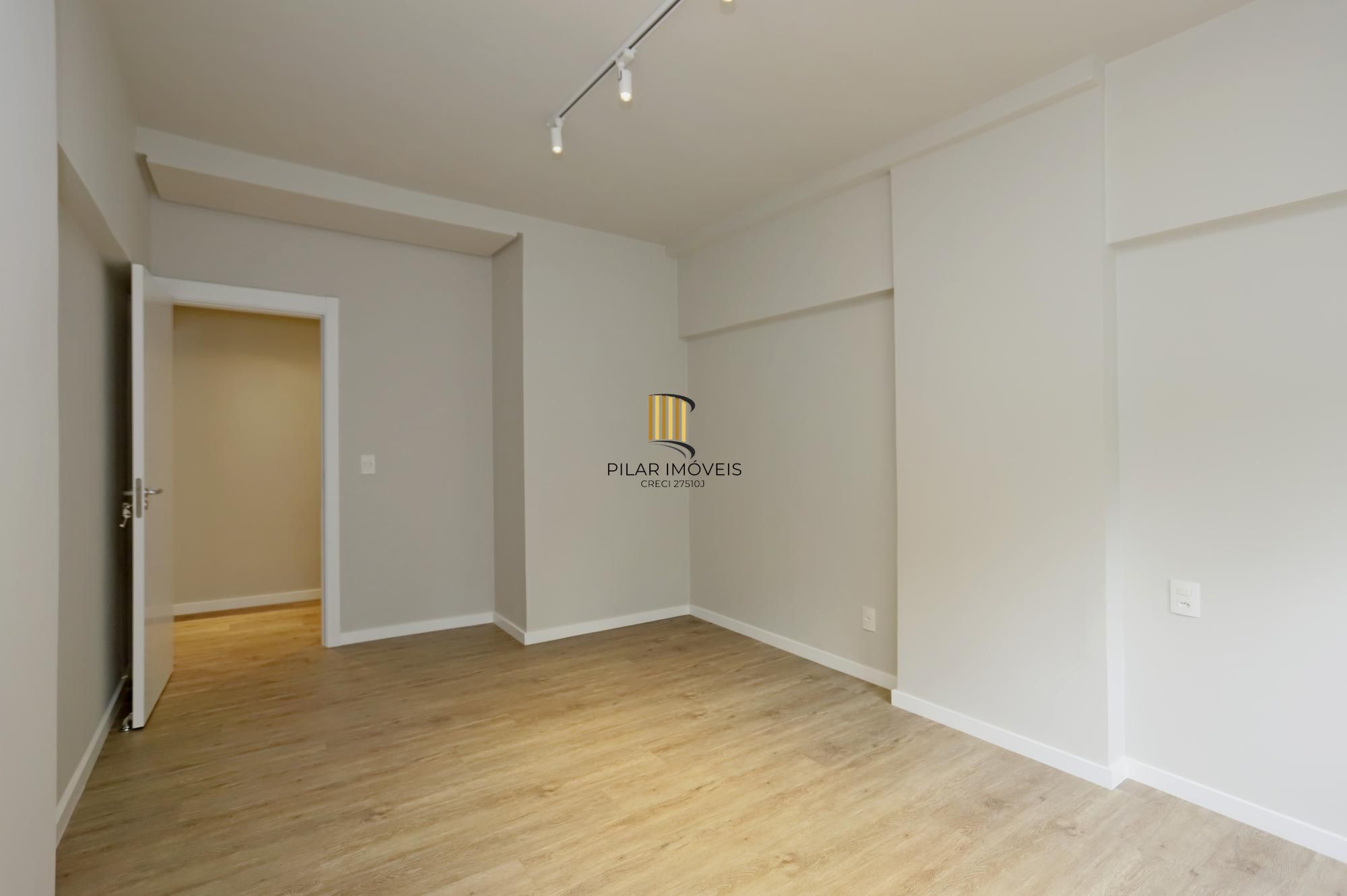 Apartamento 03 dormitórios revitalizado no Moinhos de Vento em Porto Alegre.