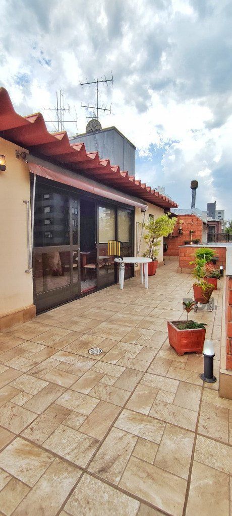 Cobertura no Bairro Petrópolis, 3 dorm., 1 suíte, 2 vagas.