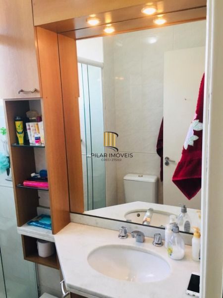 Apartamento com 02 dormitórios, 02 vagas de garagem no Bairro Floresta