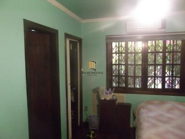 Casa com 03 quartos em terreno de 13:20 x 7501, no bairro Medianeira