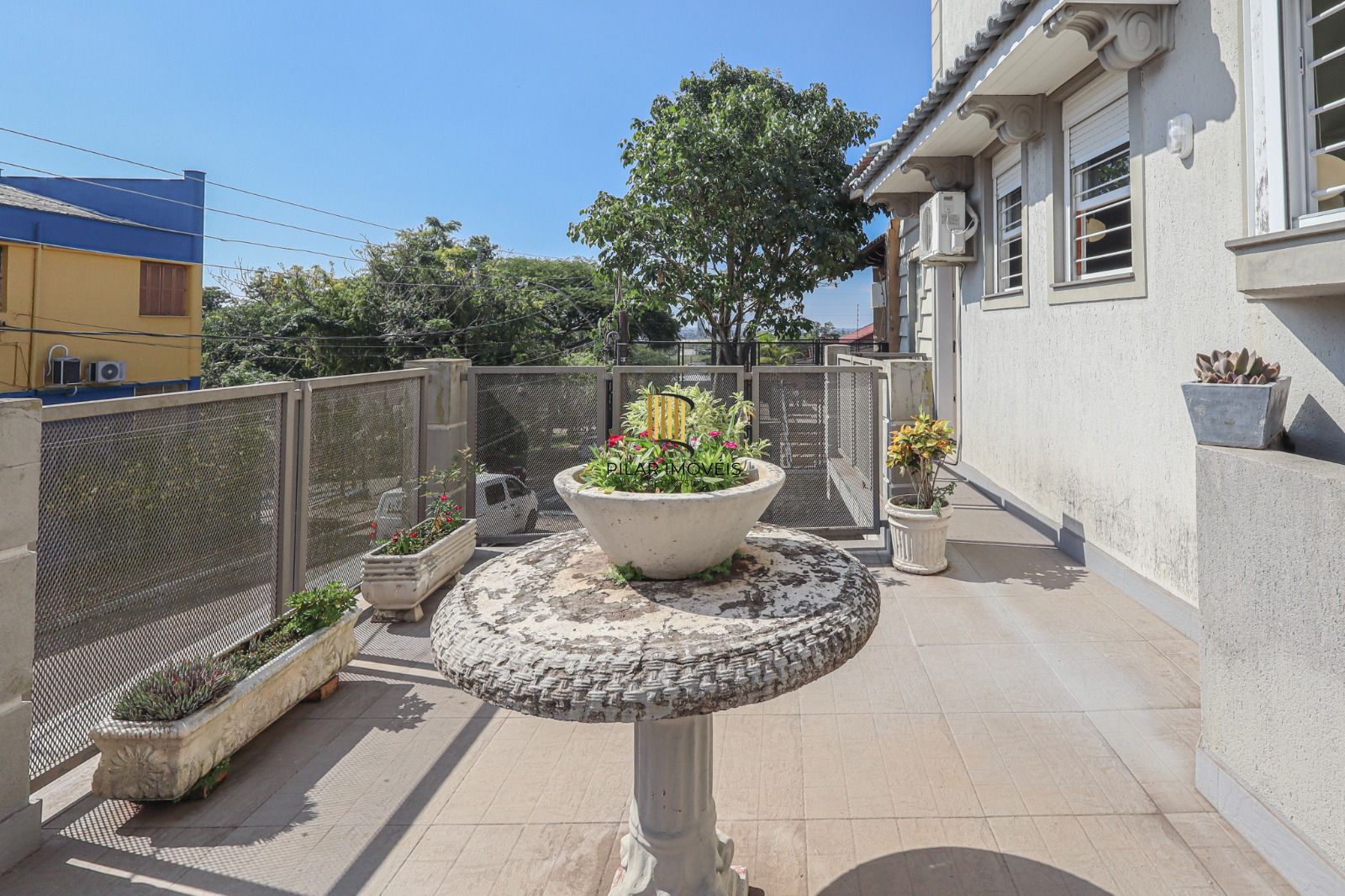 Residência de luxo ! Impecável.. 04 dormitórios , piscina / estuda dação