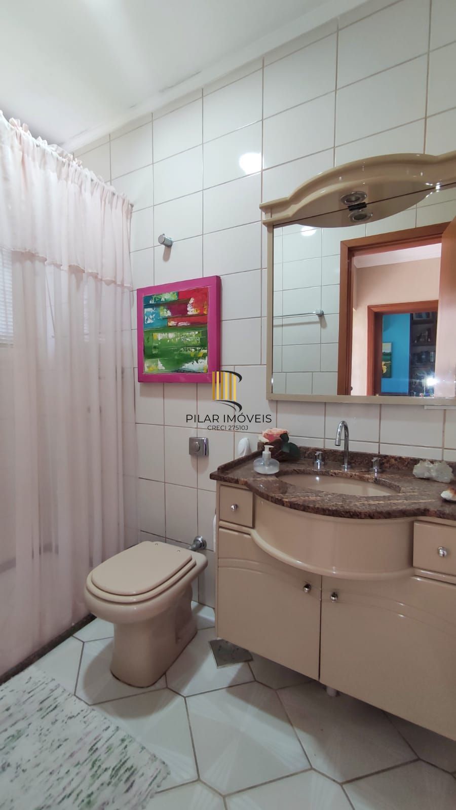 Casa com 4 Quartos e 2 banheiros e  2 Suites à Venda, 153 m² por R$ 990.000