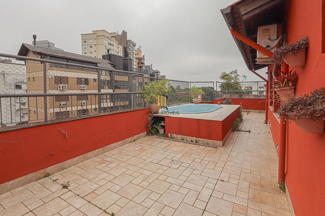 Apartamento cobertura de 03 dormitórios com opção de 05, 03 garagens. Bairro Higienópolis