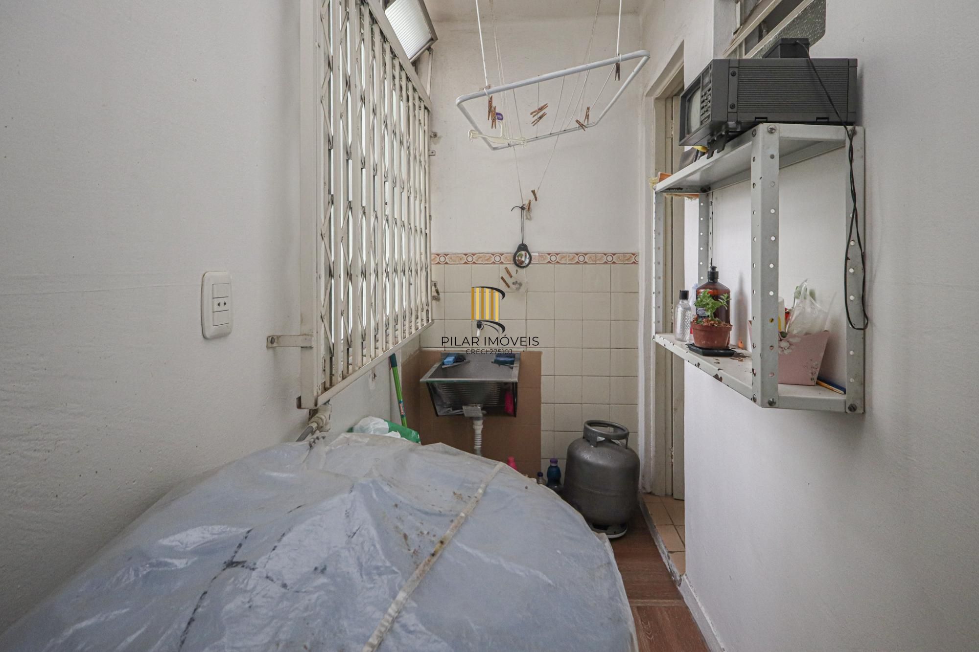 Apartamento 03 dormitórios de frente na Cristóvão Colombo em Porto Alegre