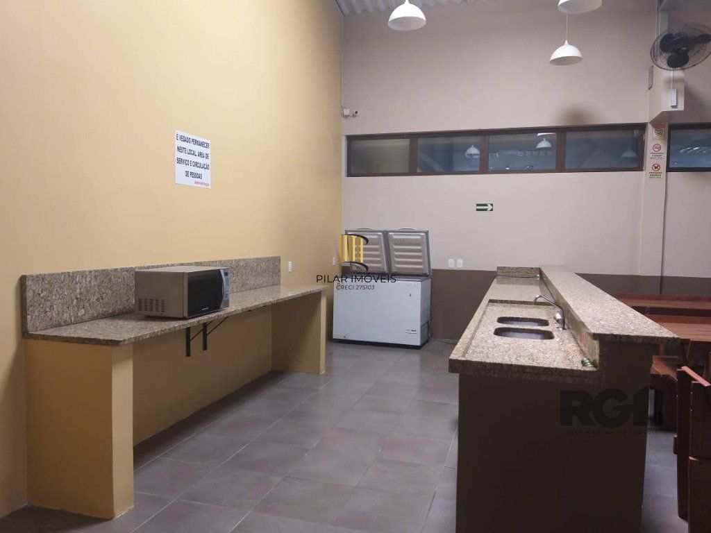 Apartamento 01 do. com estacionamento junto ao novo Cestto da Av. Protásio Alves