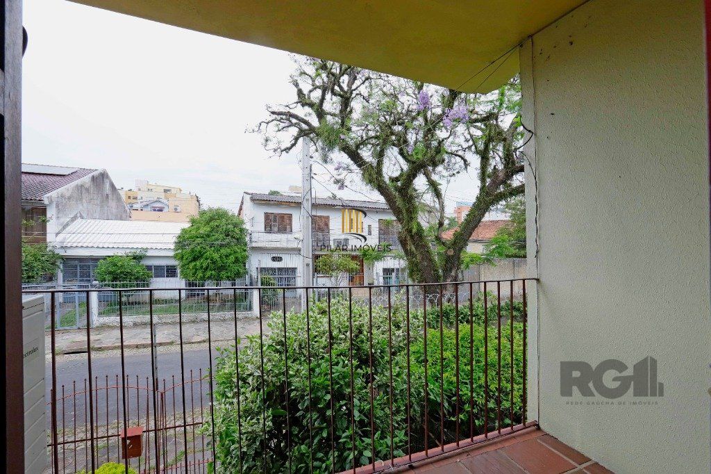 Casa 5 dormitórios no bairro Partenon