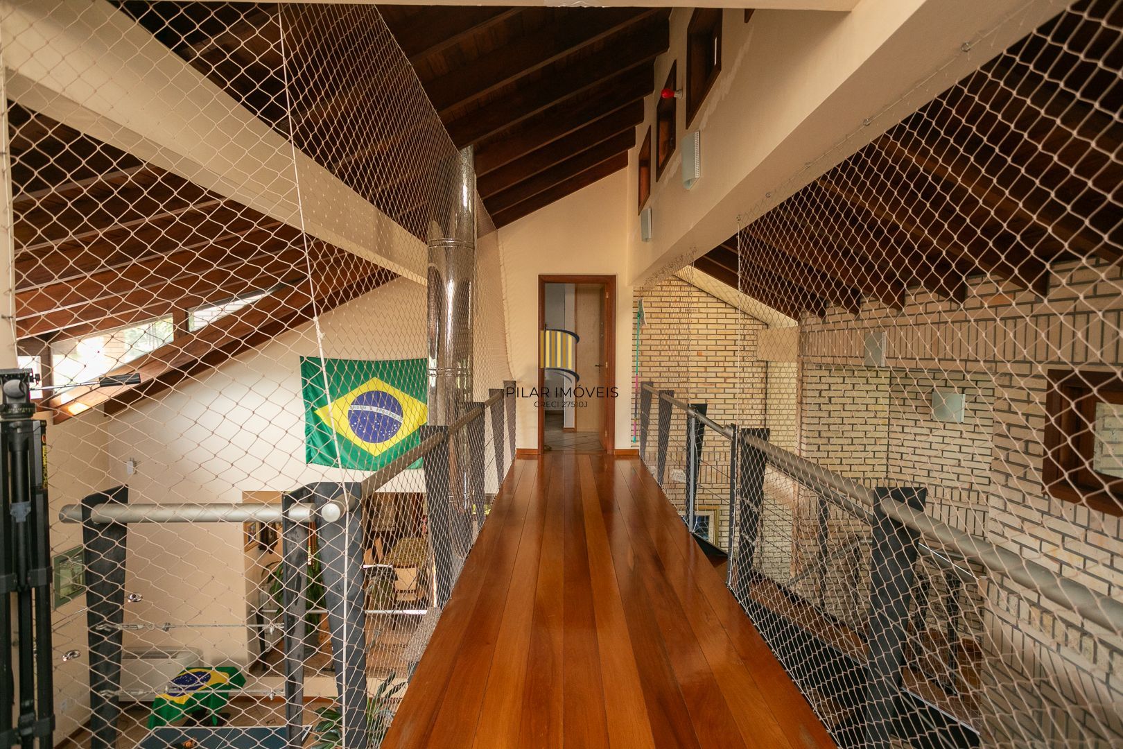 Casa mobiliada em condomínio