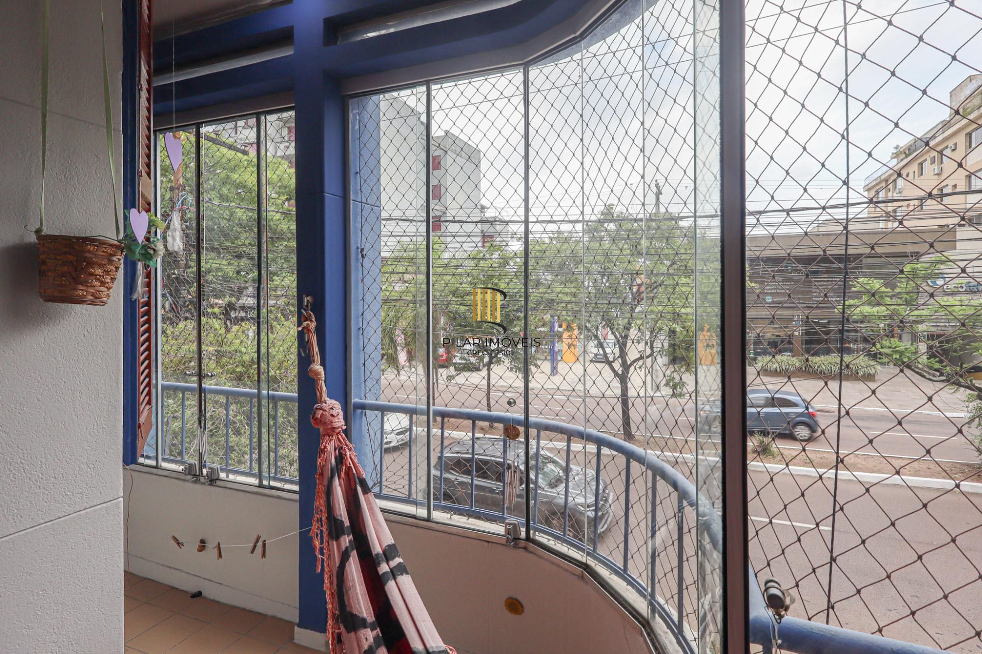 Apartamento 03 dormitórios de frente na Cristóvão Colombo em Porto Alegre